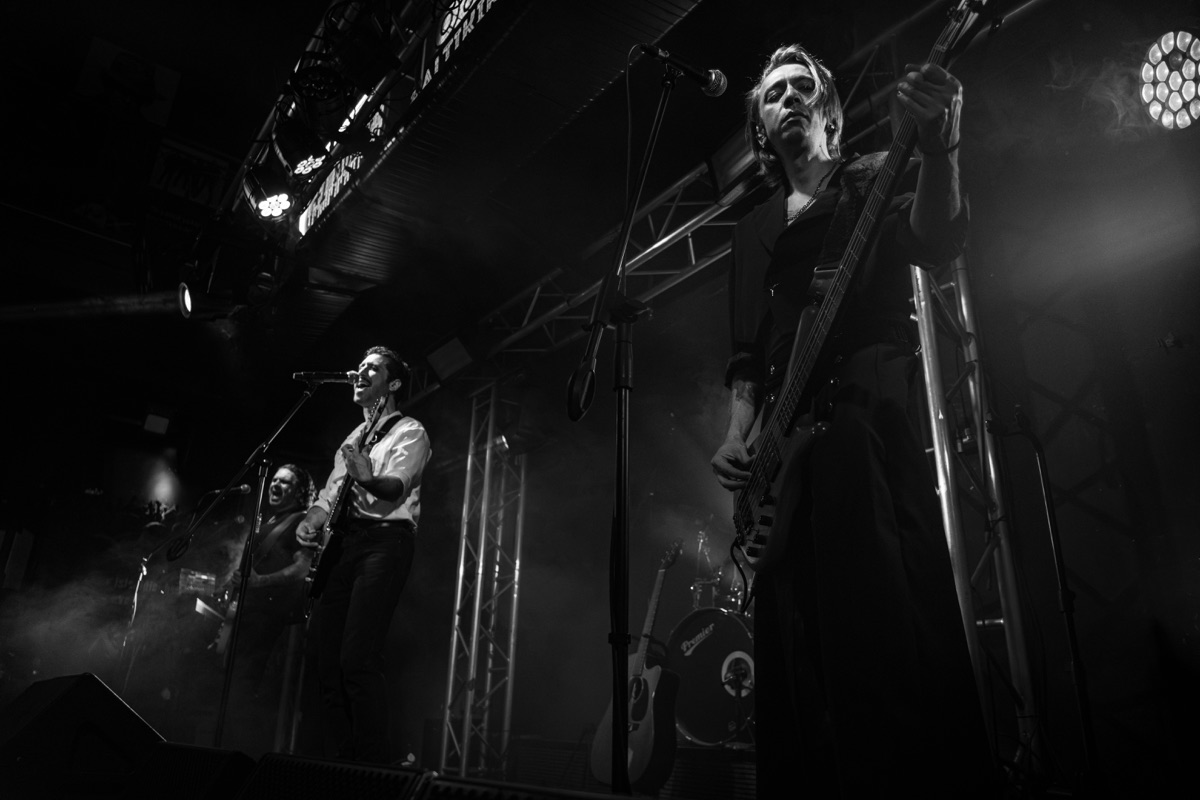 TNK sahne kadrosu konser sırasında